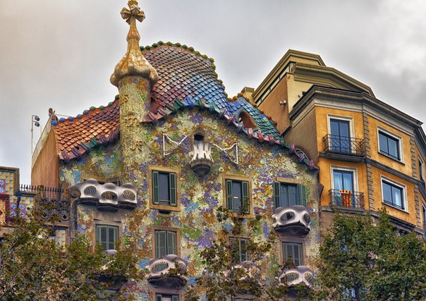 Дом Бальо́ — жилой дом, построенный в 1877 году для текстильного магната Жозепа Бальо-и-Касановаса в Барселона и перестроенный архитектором Антони Гауди в 1904—1906 годах.