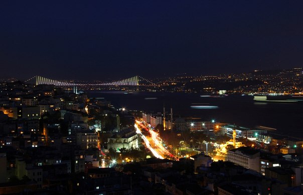 Стамбул — крупнейший город Турции и один из самых больших городов мира, морской порт, крупный промышленно-торговый и культурный центр Турции. Бывшая столица Римской, Византийской, Латинской и Османской империй.