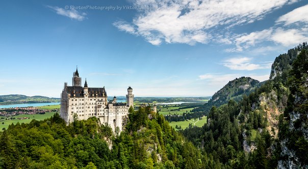 Замок Нойшванштайн — романтический замок баварского короля Людвига II около городка Фюссен и замка Хоэншвангау в юго-западной Баварии.