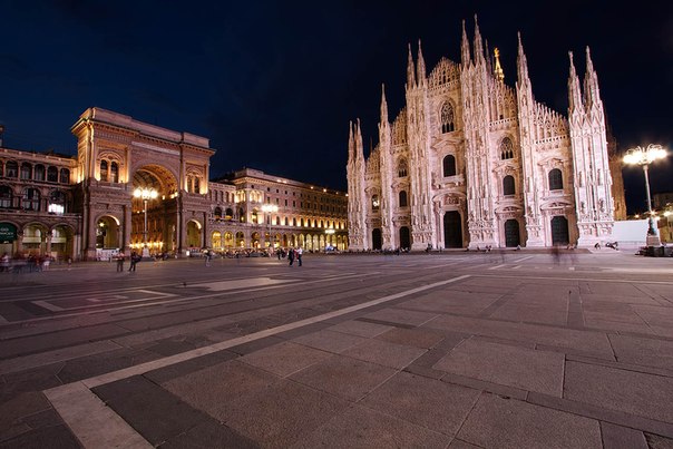 Миланский собор — кафедральный собор в Милане. Построен в стиле пламенеющей готики из белого мрамора.