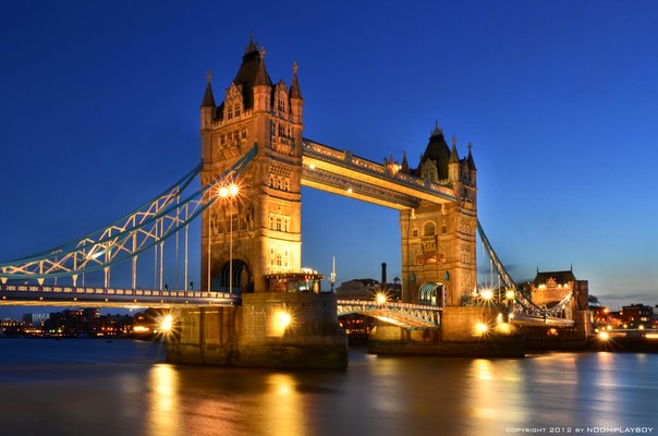 Тауэрский мост — разводной мост в центре Лондона над рекой Темзой.