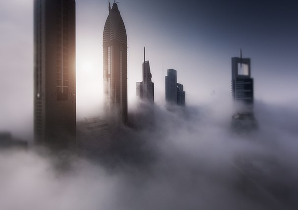 Дубай в тумане, ОАЭ.