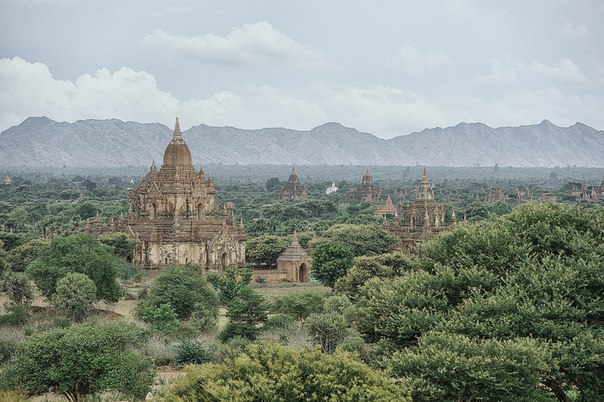 Паган — древняя столица одноимённого царства на территории современной Мьянмы. Город находится на сухом плато вдоль западного берега реки Иравади.