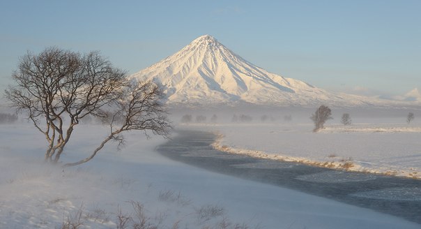 Кроноцкая сопка — действующий вулкан на восточном побережье Камчатки.