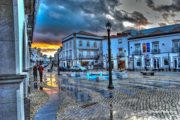 Тави́ра — город и морской порт на юге Португалии.