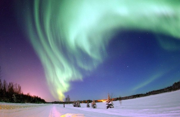 Северное сияние в вечернем небе Норвегии.