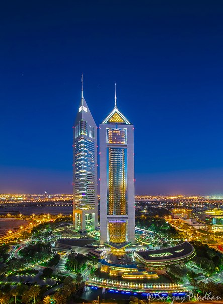 Эмиратские башни — комплекс из двух небоскребов на Шоссе Шейха Зайеда в городе Дубай. Комплекс состоит из 54-этажной Эмиратской офисной башни и 56-этажной Джумейра Эмирейтс Тауэрс.