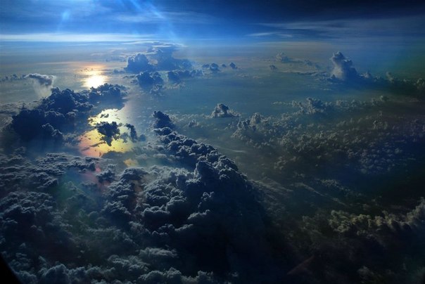 Вид на Тихий океан из самолета.