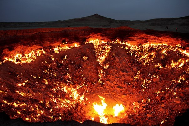В Туркменистане располагаются пылающие вечногорящим огнем Врата в Ад. Любое попавшее туда живое существо обречено на верную гибель