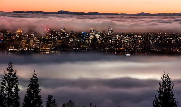 Ванкувер в тумане, Канада.