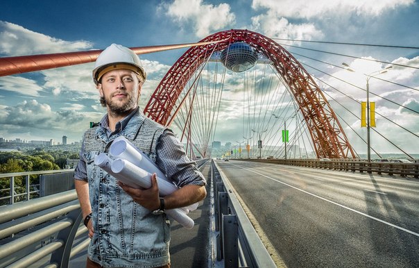 "Живописный" - один из самых красивых мостов Москвы. Человек на фотографии - Александр, инженер-проектировщик компании создавшей этот проект.