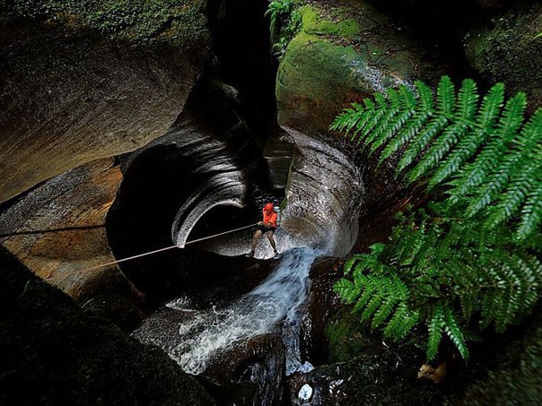 Черная дыра. Монастырский Каньон, Австралия