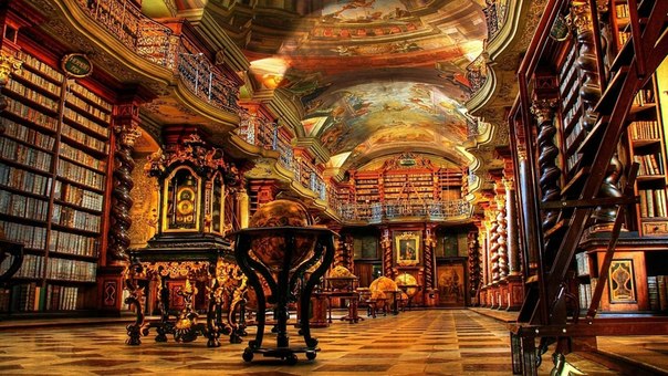 Вот такие библиотеки в Праге, Чехия