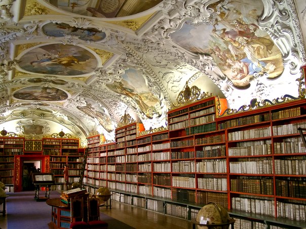 Вот такие библиотеки в Праге, Чехия
