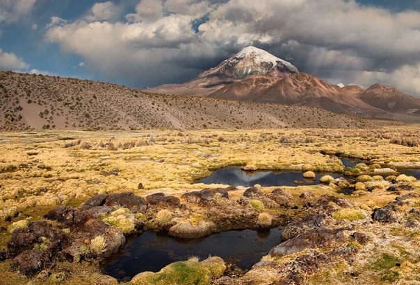 Гроза над вулканом Сахама, Боливия.