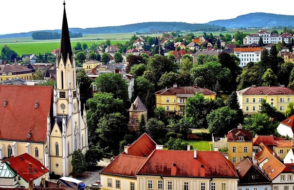 Мельк — город в Нижней Австрии, расположенный на Дунае. Мельк является западными воротами области Вахау, занесённой в список объектов Всемирного наследия ЮНЕСКО.
