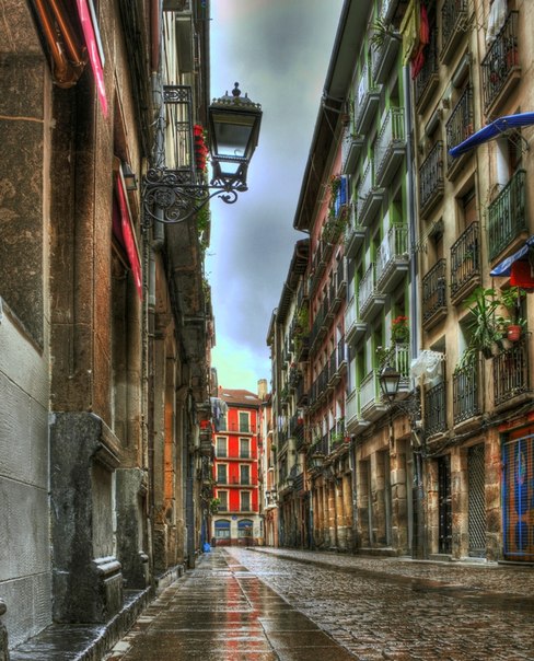 Бильбао — город на севере Испании, административный центр провинции Бискайя.