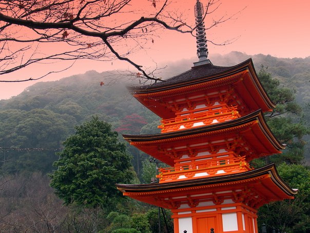 Киёмидзу-дэра — буддийский храмовый комплекс в Японии, полное название которого — Отовасан Киёмидзудэра в восточном Киото, это одна из основных достопримечательностей города Киото.