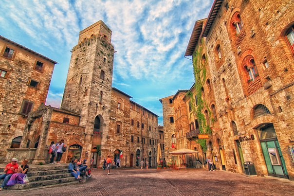 Сан-Джиминьяно — один из самых живописных и посещаемых туристами городов Тосканы, Италия.