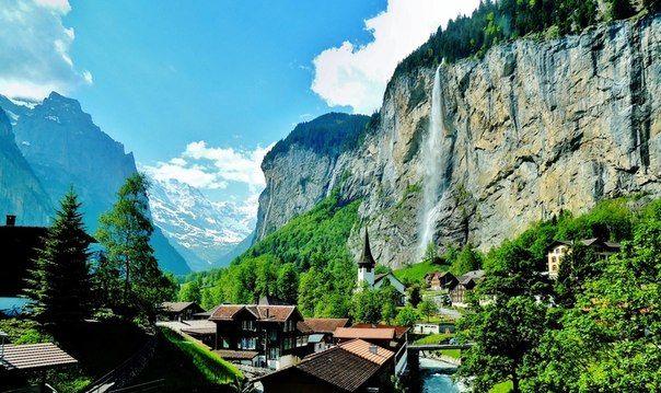 Поселок в Альпах, Швейцария.