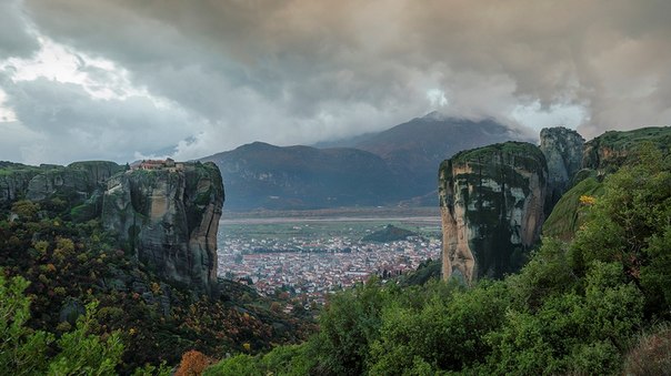 Метеоры — один из крупнейших монастырских комплексов в Греции.