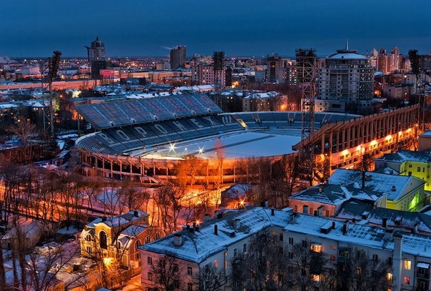 Вид на вечерний стадион Труд, Воронеж, Россия.