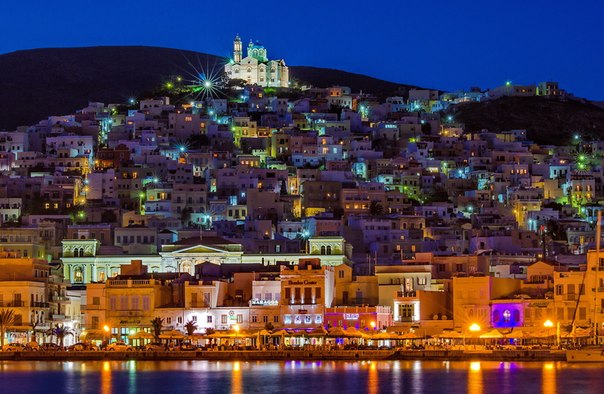 Сирос  — остров в Греции, в Эгейском море. Самый населенный остров архипелага Киклады, расположен примерно в 140 километрах к юго-востоку от Афин.