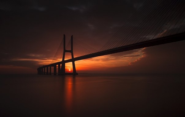 Мост Васко да Гама, Португалия.
