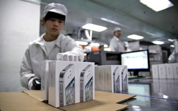 На заводе Foxconn на производство каждого iPhone 5 уходит 5 секунд.
