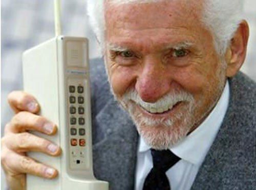 Самый первый мобильный телефон 