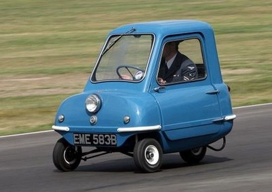 Самым маленьким автомобилем, производившимся серийно, считается Peel P50 – детище британской компании Peel Engineering.