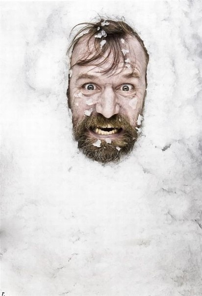 Новый рекорд 23 января 2009 года установил Уим Хоф из Нидерландов – он провел 1 час 42 минуты 22 секунды полностью зарытым в снег. (John Wright / Guinness World Records)