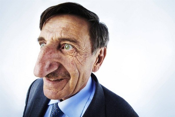 Самый длинный нос в мире – 8,8 см от лба до кончика – принадлежит Мехмету Озуреку (из Турции). Нос измеряли на съемках программы «Lo Show dei Record» в Риме 18 марта 2010 года.