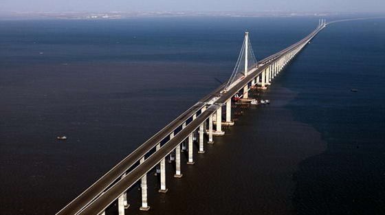 В Китае построили самый длинный мост в мире 