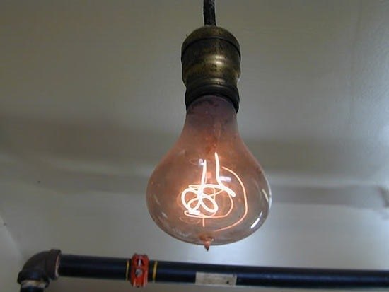 В городе Ливермор есть лампочка, которая горит уже 110 лет.