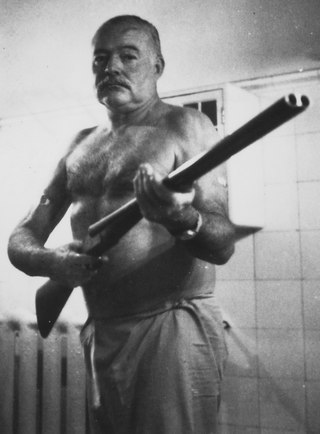 Хемингуэй застрелился из ружья Vincenzo Bernardelli. Теперь эта модель двустволки так и называется — Hemingway.
