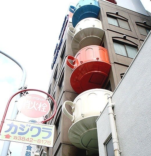 Чашка-балкон находится в самом центре Токио. Эти кофейные чашки-балконы являются идеальным местом для того, чтобы выпить чашечку ароматного кофе.