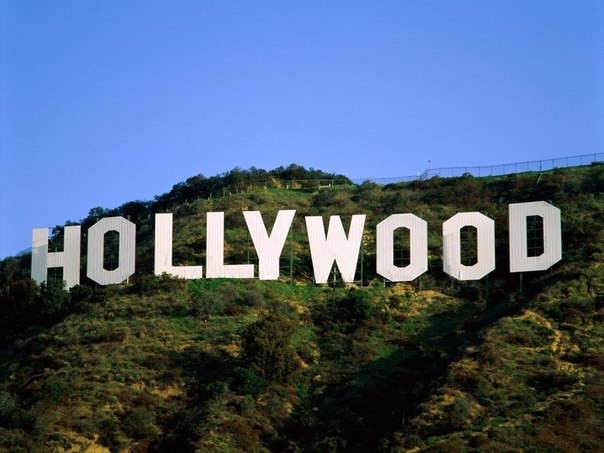 Британская актриса Пег Энтуисл, не добившись признания в Голливуде, покончила жизнь самоубийством, спрыгнув с буквы «H» знака Голливуда.