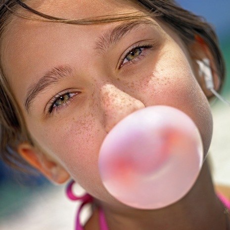 Самый большой пузырь от жевательной резинки был зафиксирован в июле 1994-го года в телевизионной студии «ABC» в Нью-Йорке. Его надула Сьюзен Мантгомери из США, диаметр пузыря составлял 58,5 сантиметров.