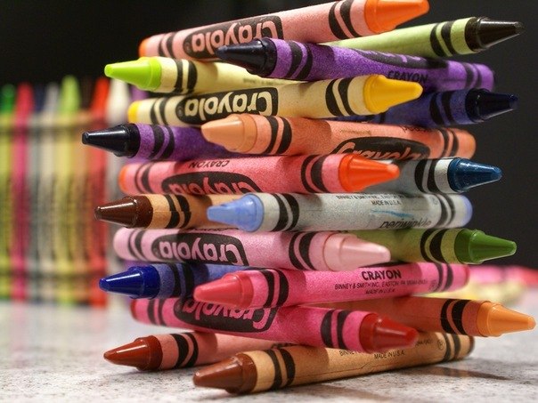 В год корпорация Crayola выпускает 2.000.000.000 карандашей, из которых можно сложить обелиск диаметром 10 метров и высотой на 30 метров выше статуи Свободы.