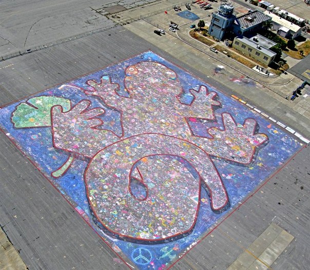 Крупнейший рисунок мелом составил 8361,31 метров, его рисовало 5 578 детей из школ Аламеды, Калифорния, для специального детского проекта