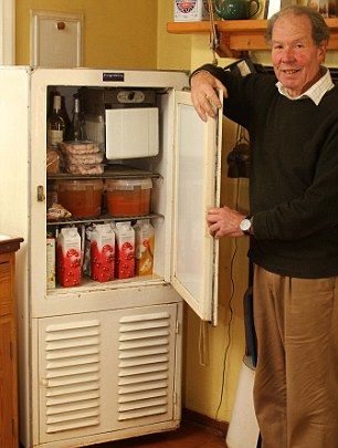 Самый старый действующий холодильник