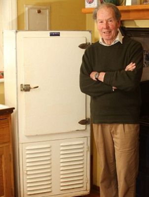 Самый старый действующий холодильник
