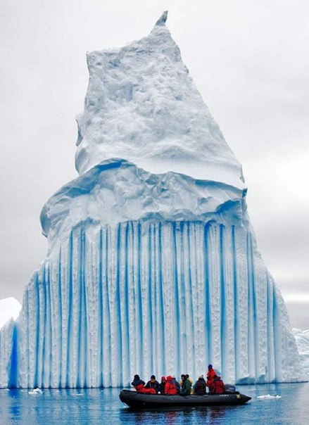 Уникальные разрисованные айсберги.