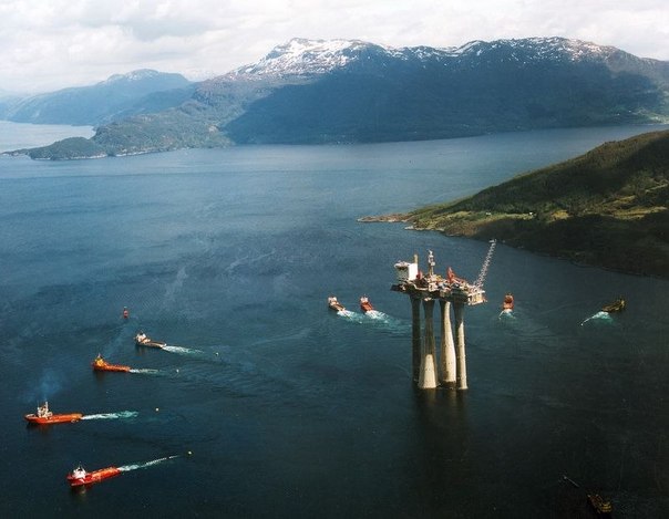 Это одна из самых крупнейших в мире газовых платформ, гигант северного моря.