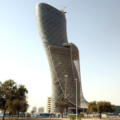 Новая Пизанская башня в ОАЭ 