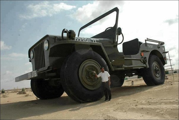 В 4 раза увеличенная копия американского Jeep Willys, принадлежащая арабскому шейху Хамад-Бин-Хамдан-аль-Наян.