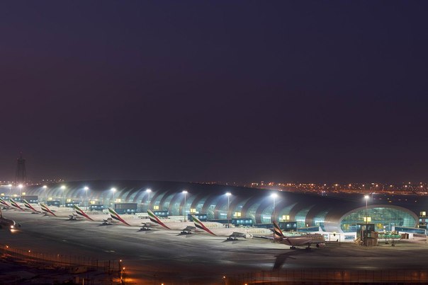 Крупнейший гражданский аэропорт мира — Аль-Мактум (Al Maktoum), расположенный в Дубаях (ОАЭ).