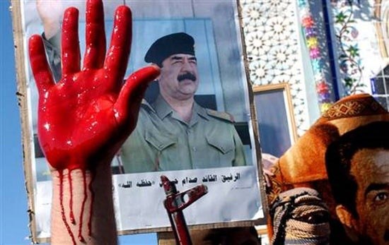 У Саддама Хусейна был Коран, написанный его кровью. 