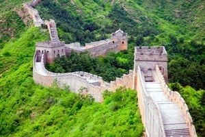 Великая Китайская стена - единственное рукотворное сооружение, которое видно из космоса.